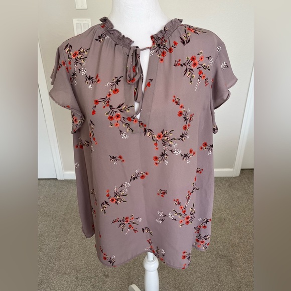 14th and Union Tops - 14th and Union Lavender with Flowers Womans Top Short Sleeve Size XL